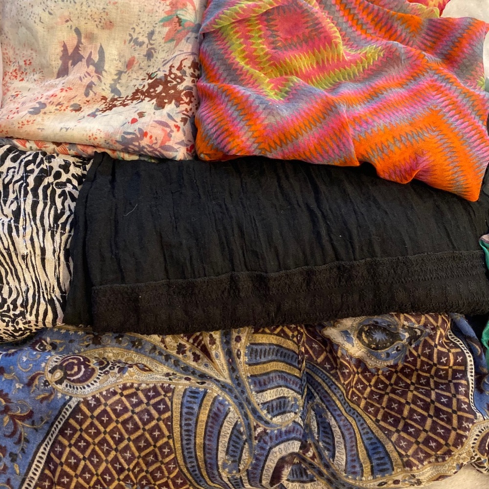 Lot of 9 fashion scarfs